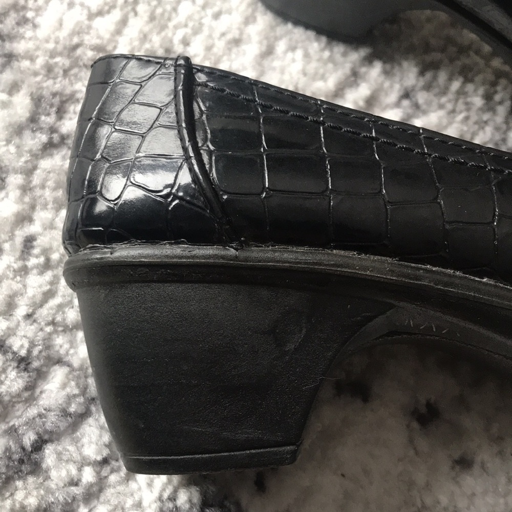 Black Heals - Picture 2 of 4